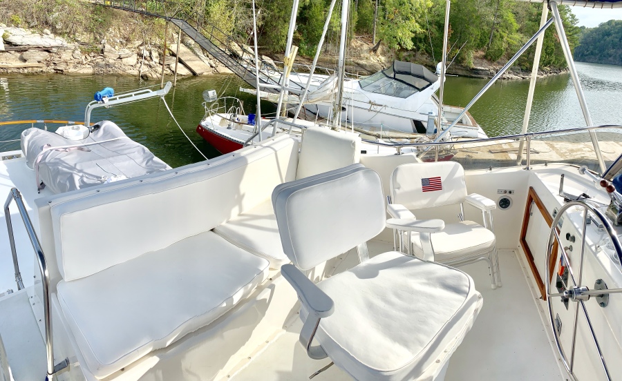 1977 Hatteras 42 LRC