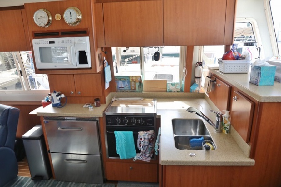 2009 Mainship Expedition