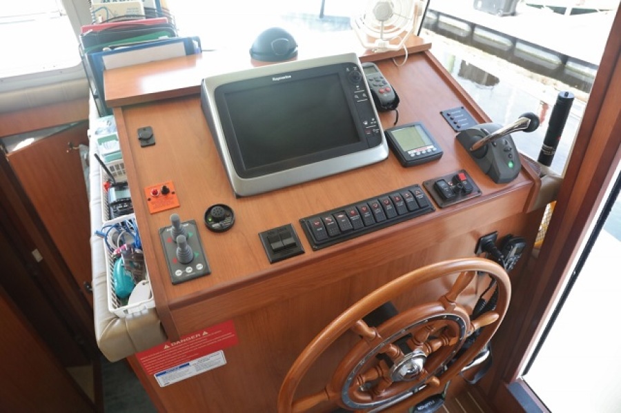 2009 Mainship Expedition
