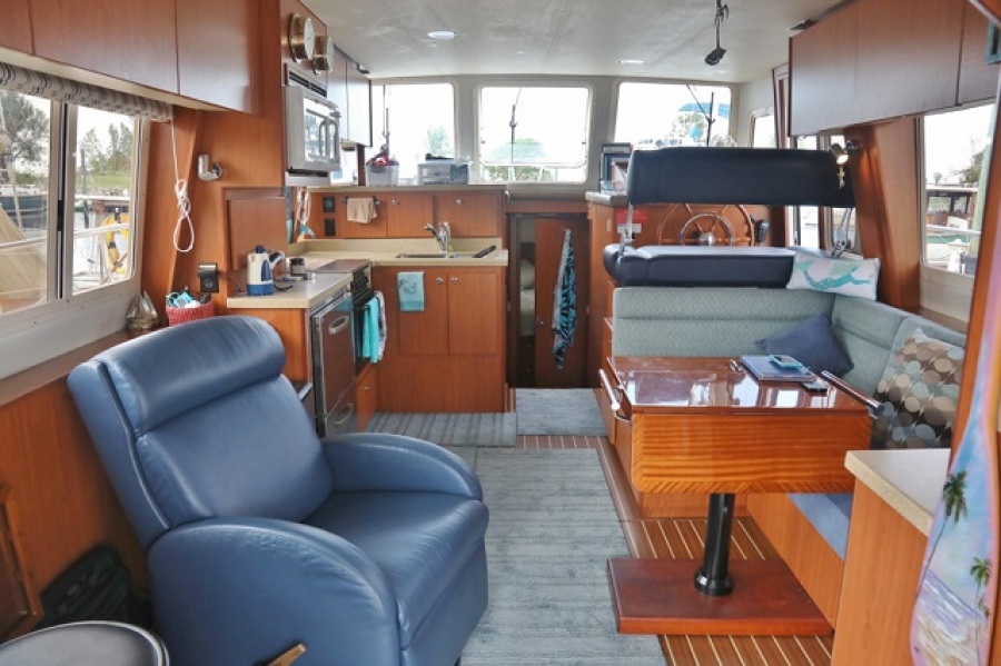 2009 Mainship Expedition