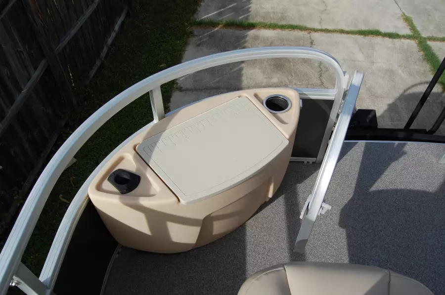 2017 Sun Tracker 22 DLX Fishin Barge