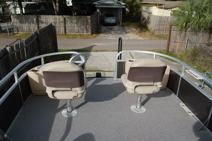 2017 Sun Tracker 22 DLX Fishin Barge