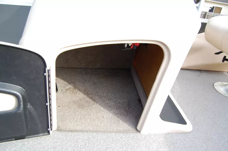 2017 Sun Tracker 22 DLX Fishin Barge