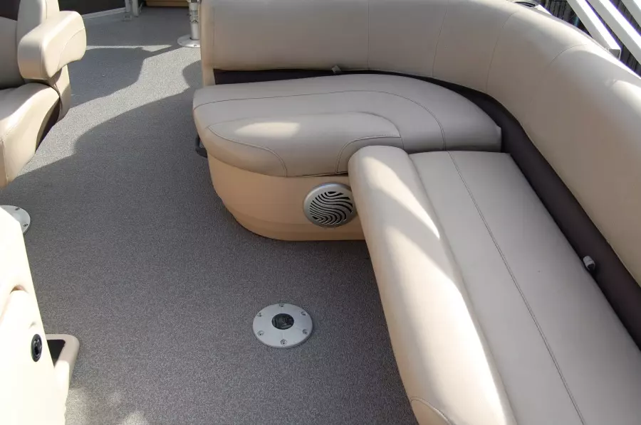 2017 Sun Tracker 22 DLX Fishin Barge