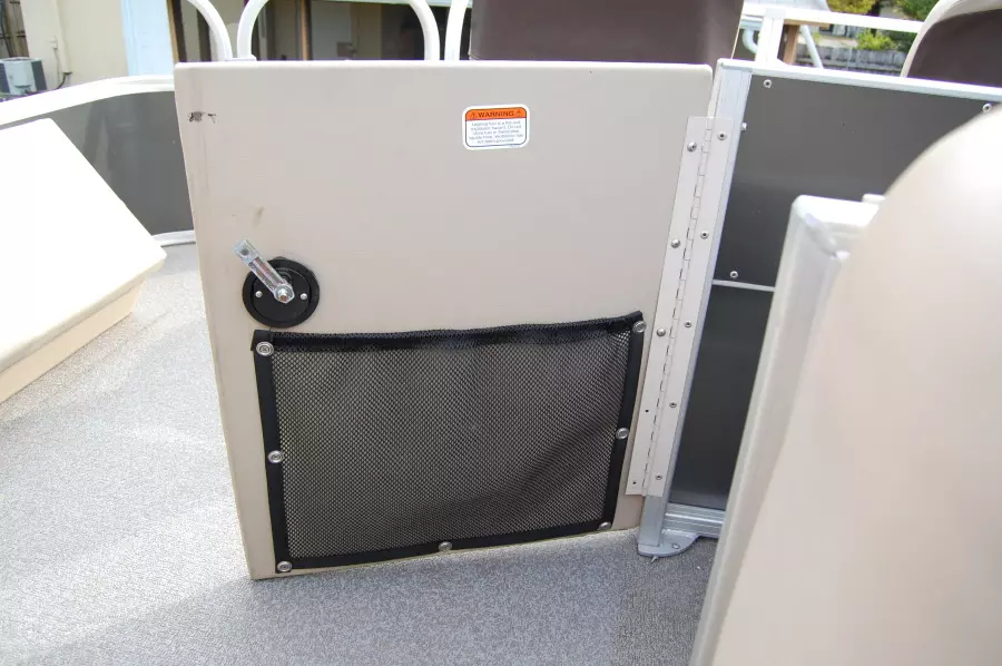 2017 Sun Tracker 22 DLX Fishin Barge