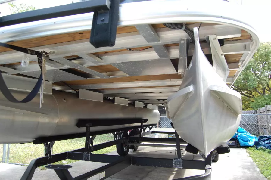 2017 Sun Tracker 22 DLX Fishin Barge