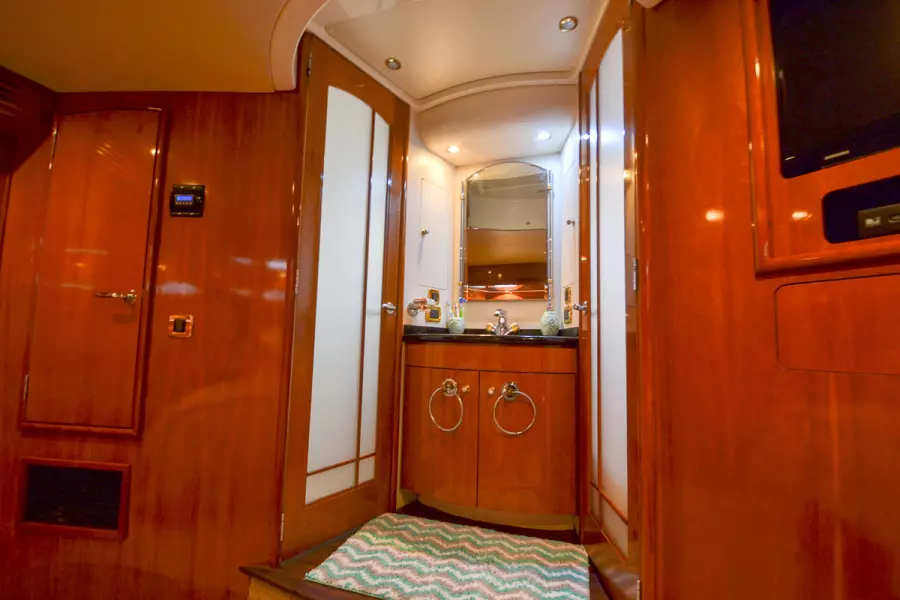 2002 Carver 530 Voyager Skylounge