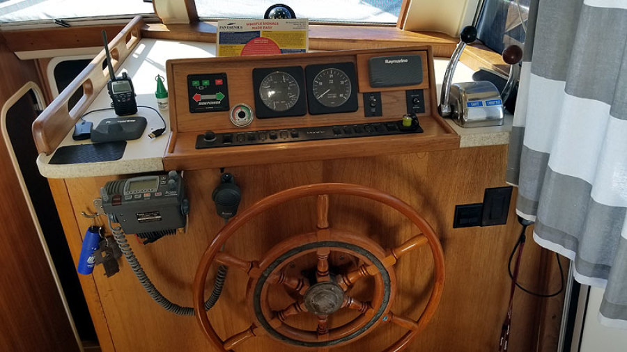 1998 Mainship 350