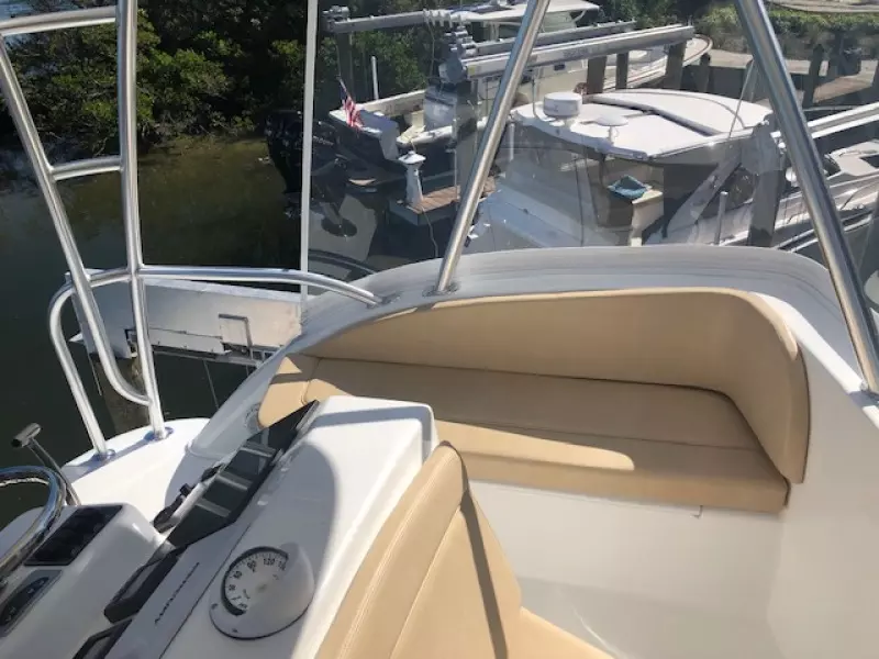 2018 Viking 37 Billfish - Companion Seating