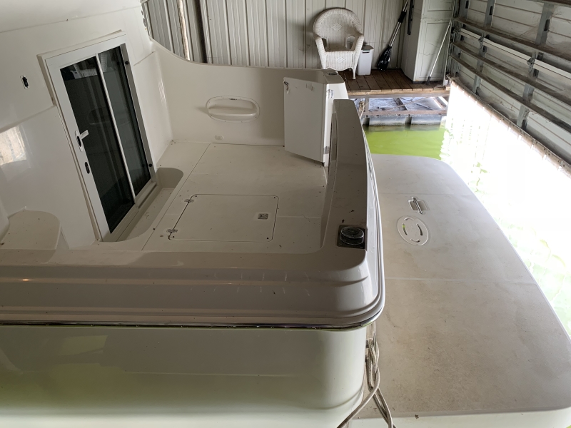 2006 Carver 41