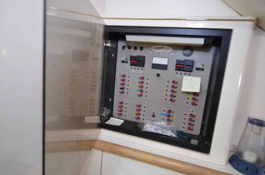 1998 Maxum 3700SCR