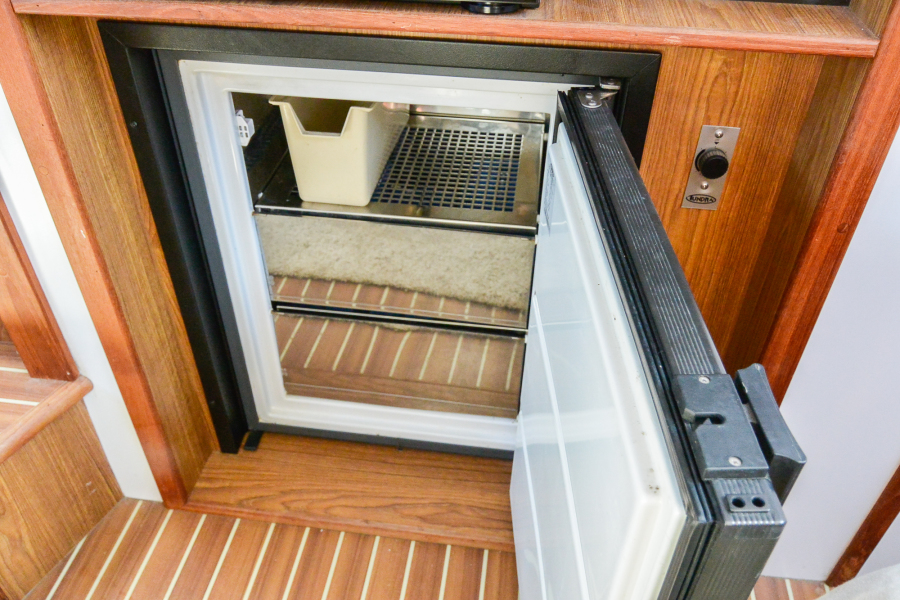 2003 Endeavour Trawlercat 44
