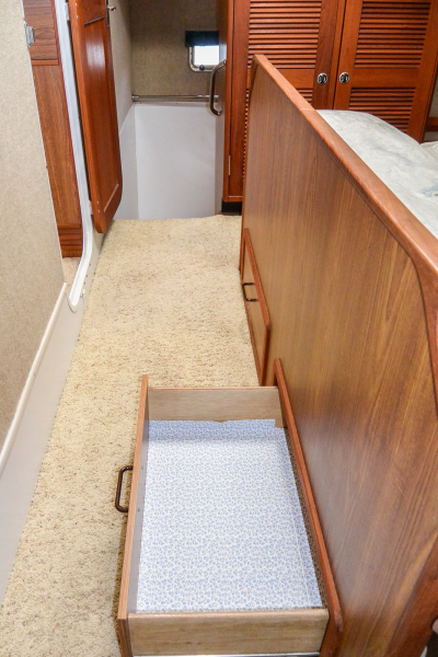 2003 Endeavour Trawlercat 44
