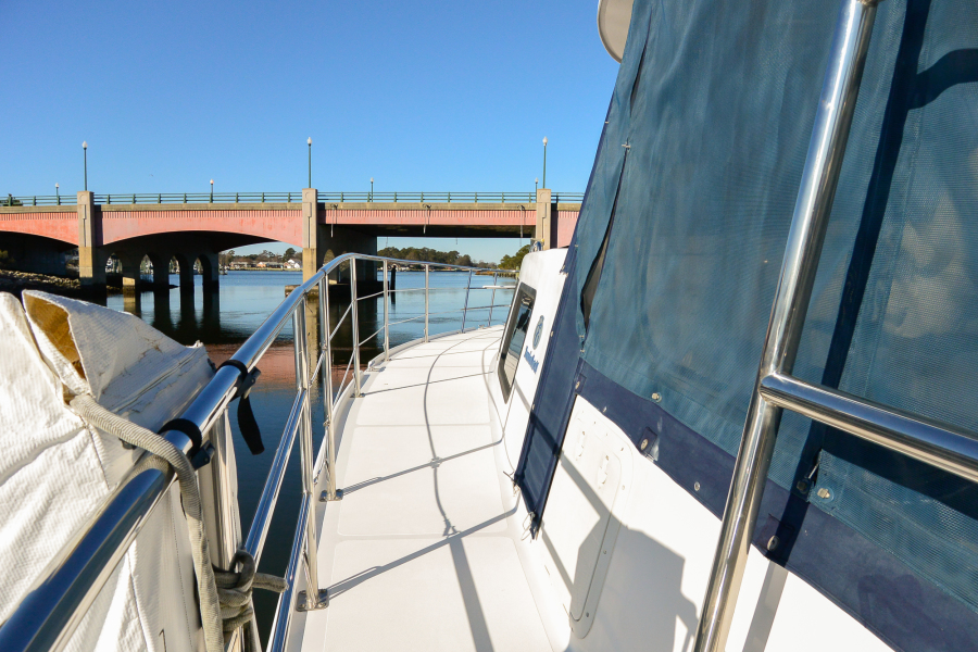 2003 Endeavour Trawlercat 44