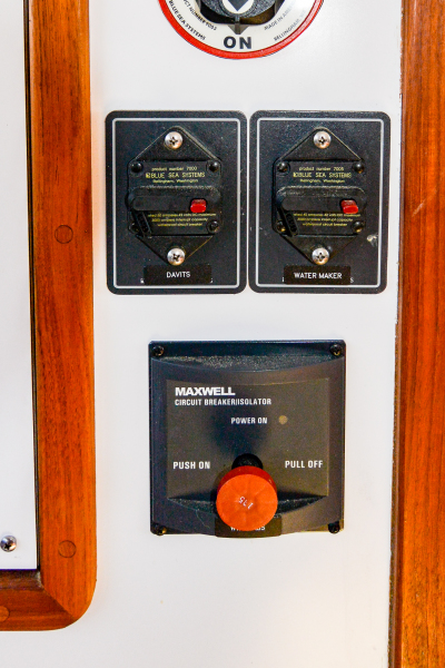2003 Endeavour Trawlercat 44