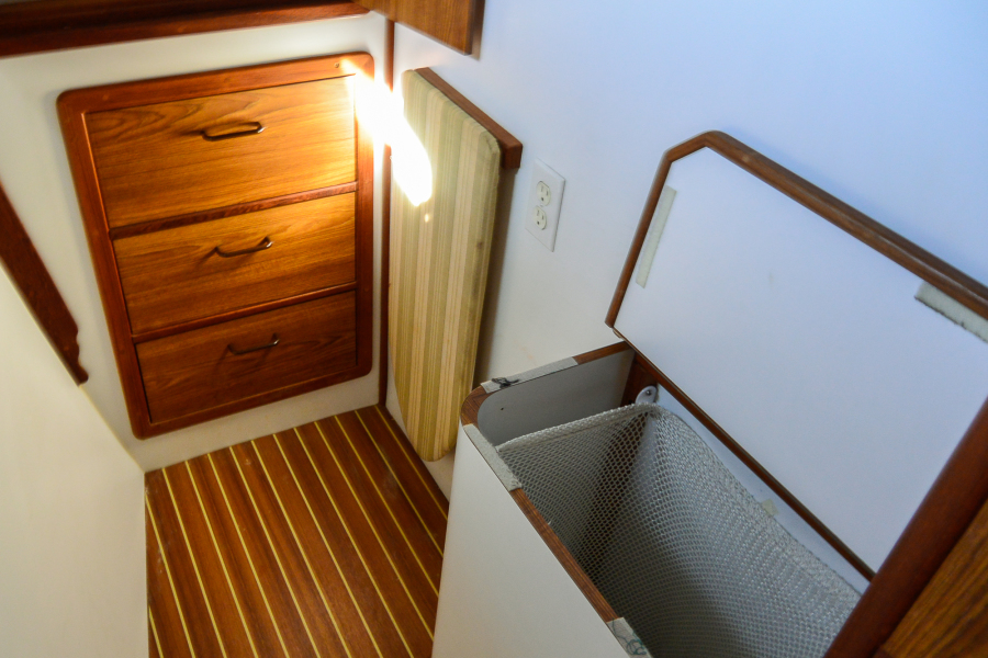 2003 Endeavour Trawlercat 44