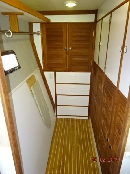2004 Endeavour 44 trawler cat