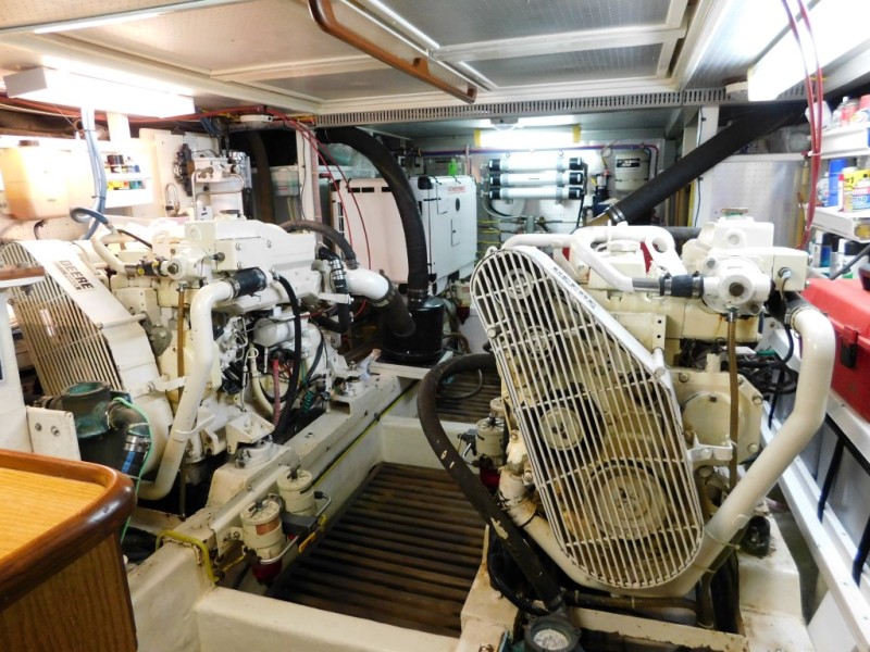 2005 DeFever Cockpit motor yacht