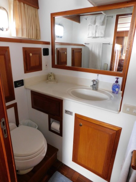 2005 DeFever Cockpit motor yacht