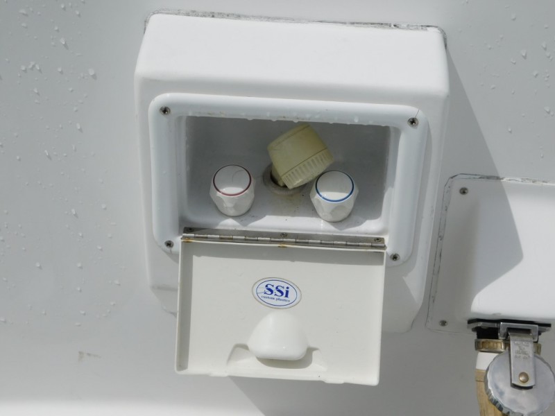 2005 DeFever Cockpit motor yacht