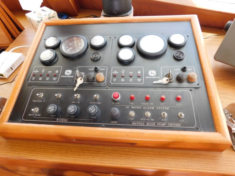 2005 DeFever Cockpit motor yacht