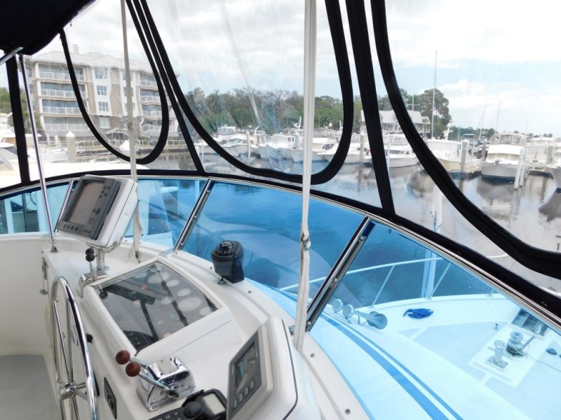 2005 DeFever Cockpit motor yacht