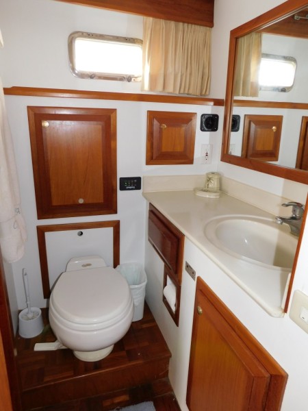 2005 DeFever Cockpit motor yacht