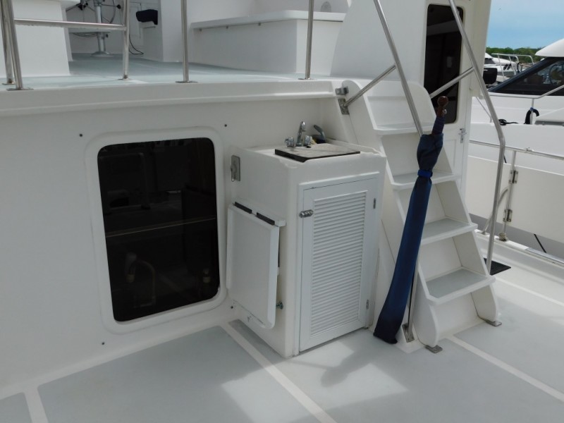 2005 DeFever Cockpit motor yacht