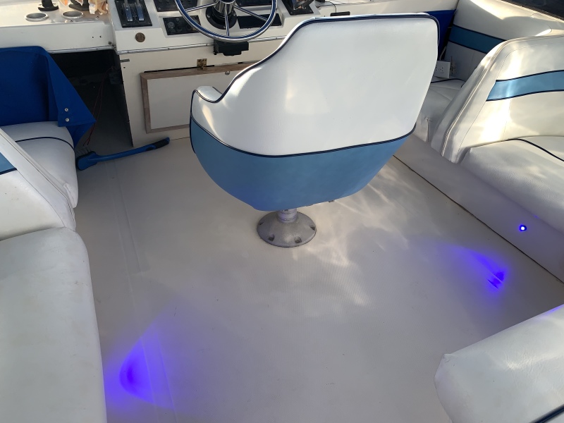 1988 Bayliner 3818