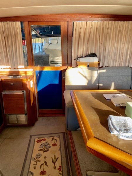 1988 Bayliner 3818