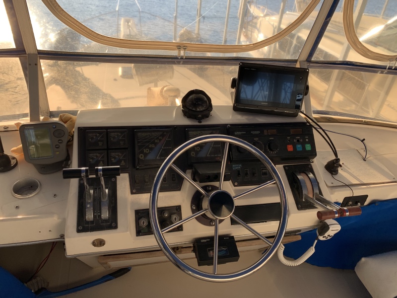 1988 Bayliner 3818