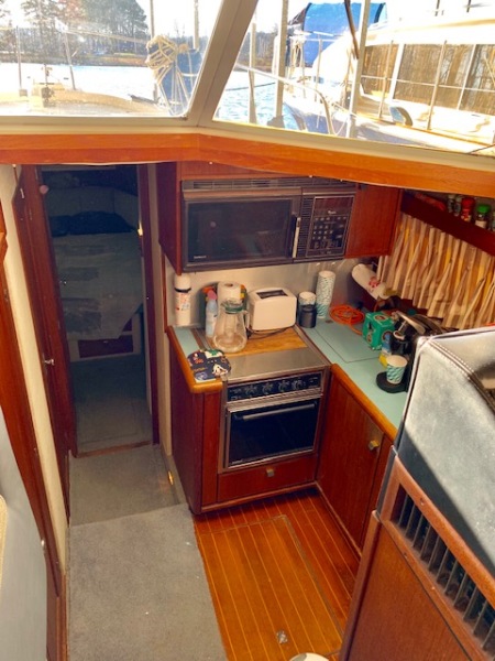 1988 Bayliner 3818