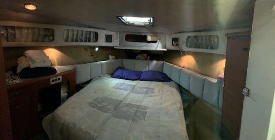 1988 Bayliner 3818