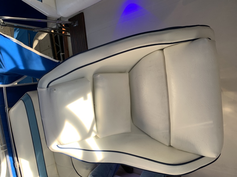 1988 Bayliner 3818