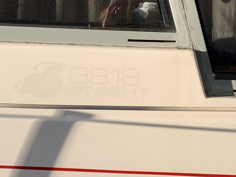 1988 Bayliner 3818