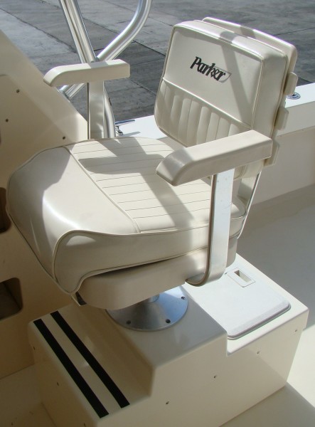 2001 Parker 2510 Deep Vee