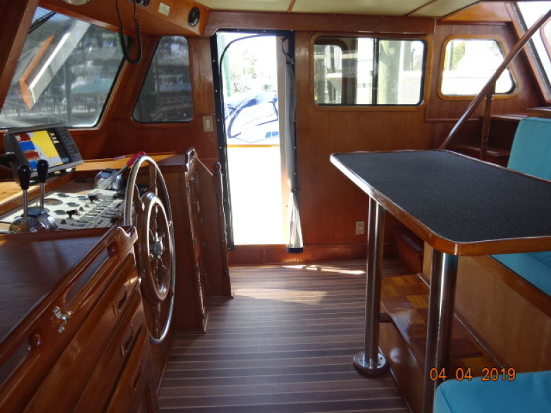 1986 DeFever Raised Pilot House