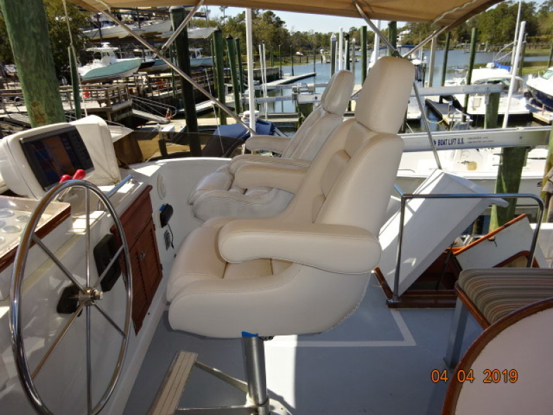 1986 DeFever Raised Pilot House