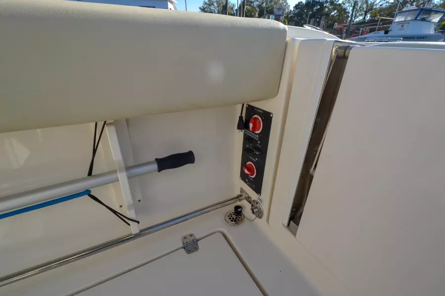 2014 Cobia 237 Cc 24