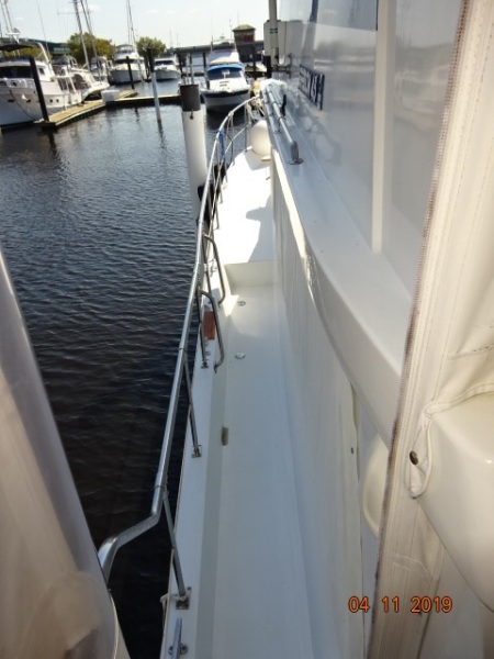 1985 Jefferson motor yacht