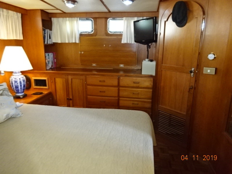 1985 Jefferson motor yacht