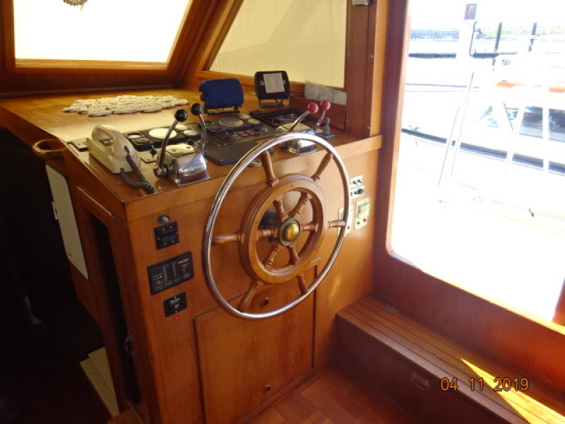 1985 Jefferson motor yacht