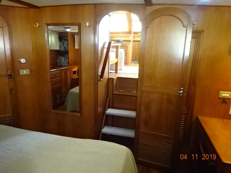 1985 Jefferson motor yacht