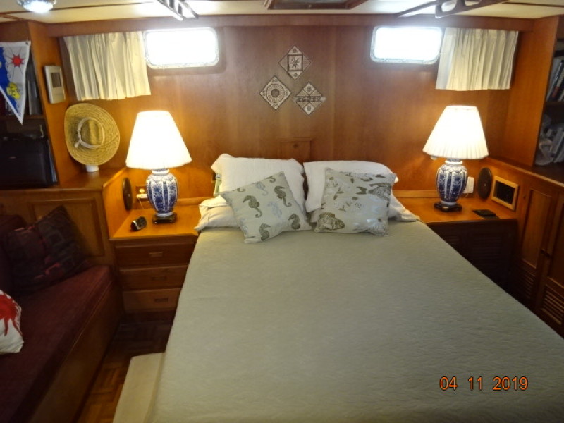 1985 Jefferson motor yacht