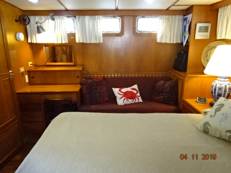 1985 Jefferson motor yacht