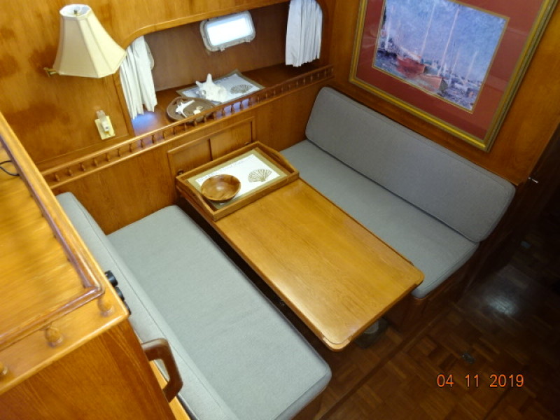 1985 Jefferson motor yacht