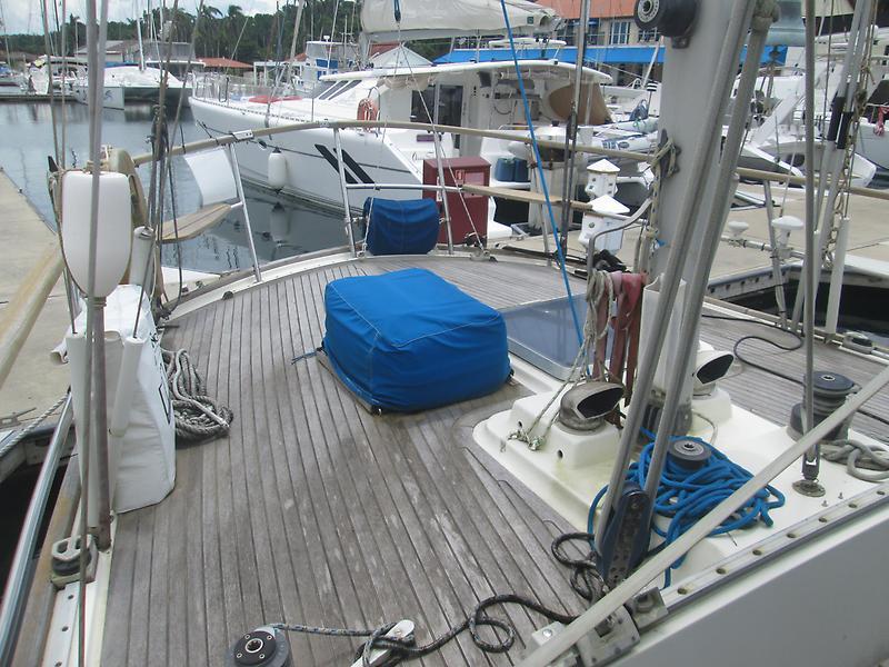 1984 Wauquiez Amphitrite Ketch