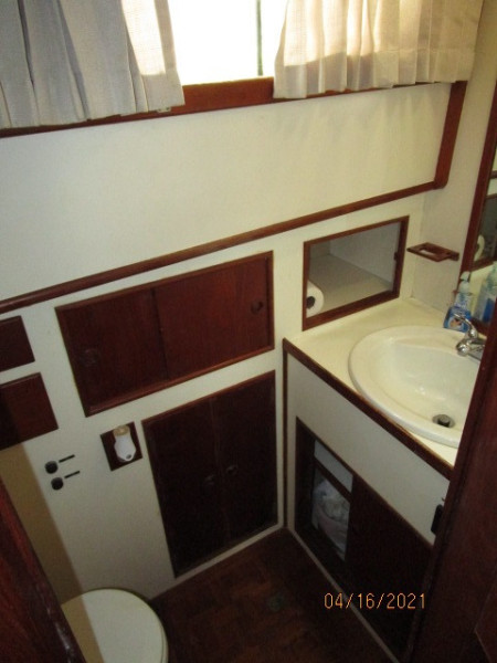 42' Grand Banks master stateroom head