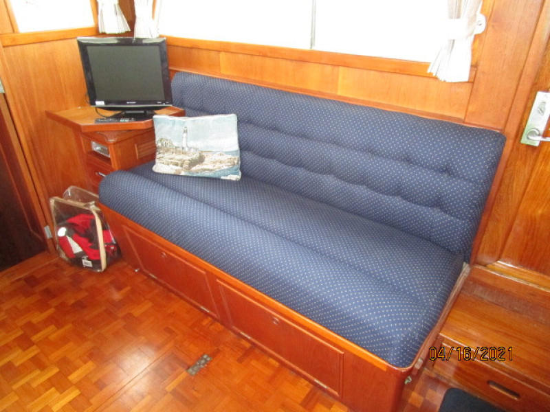 42' Grand Banks salon port seating