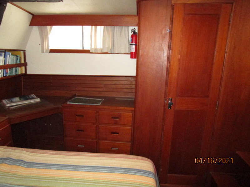 42' Grand Banks master stateroom port